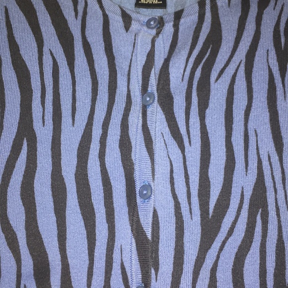 Ladies button up animal print top - Picture 4 of 4